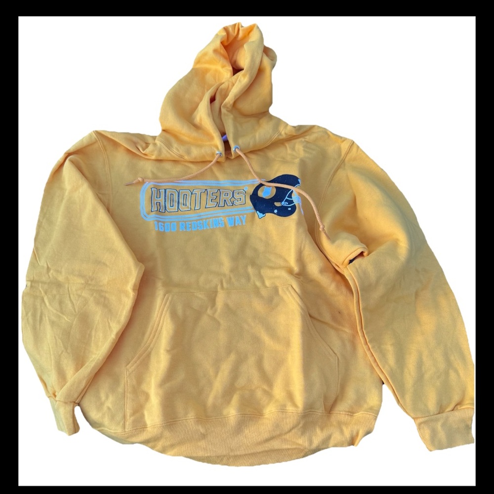 Rare! Hooters Collectible Yellow Hooters Graphic Hoodie! Sweatshirt! Medium!